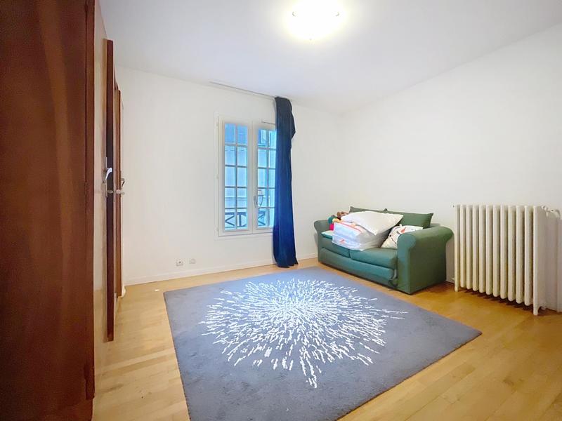 Maison - 242 m² - 10 pièces