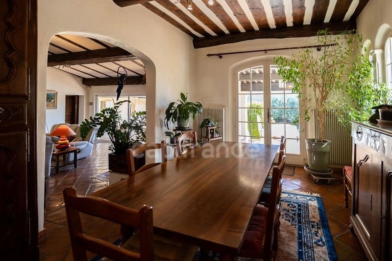 Maison - 202 m² - 7 pièces