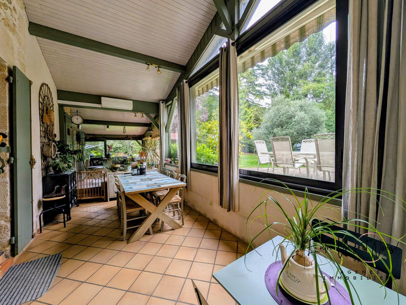 Maison - 290 m² - 9 pièces