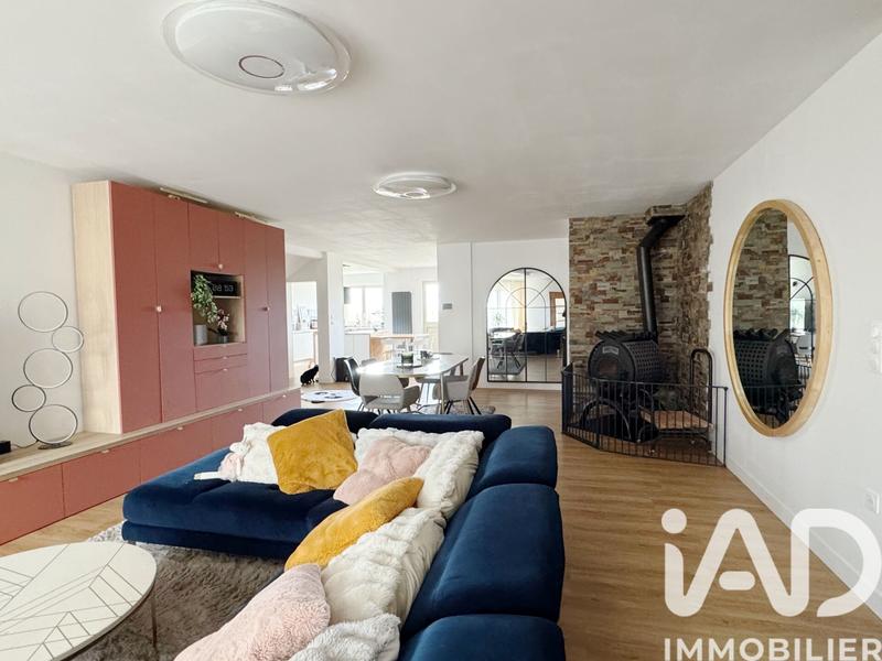 Maison - 300 m² - 8 pièces