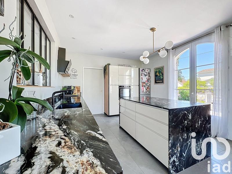 Maison - 250 m² - 10 pièces