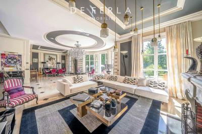 Maison - 520 m² - 10 pièces