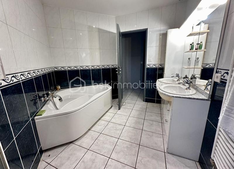 Maison - 141 m² - 6 pièces