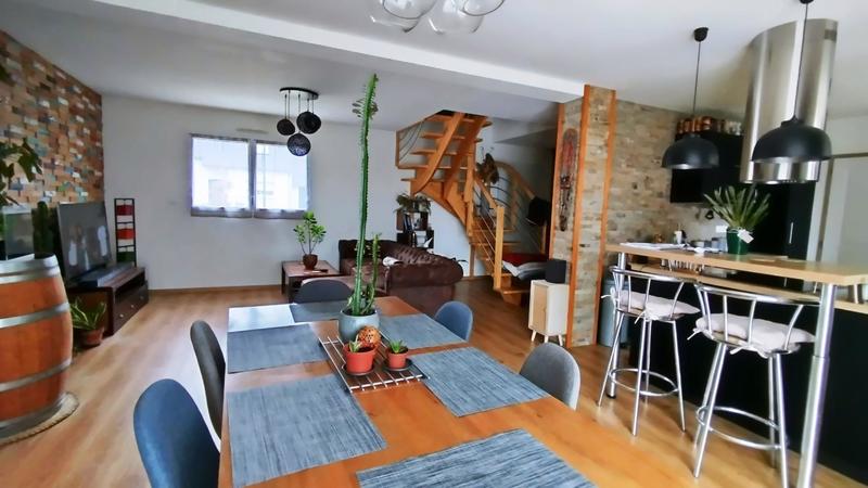 Maison - 97 m² - 5 pièces