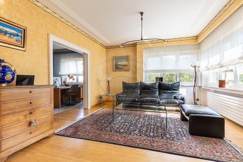 Maison - 280 m² - 10 pièces