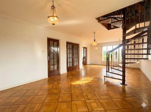 Maison - 176 m² - 8 pièces