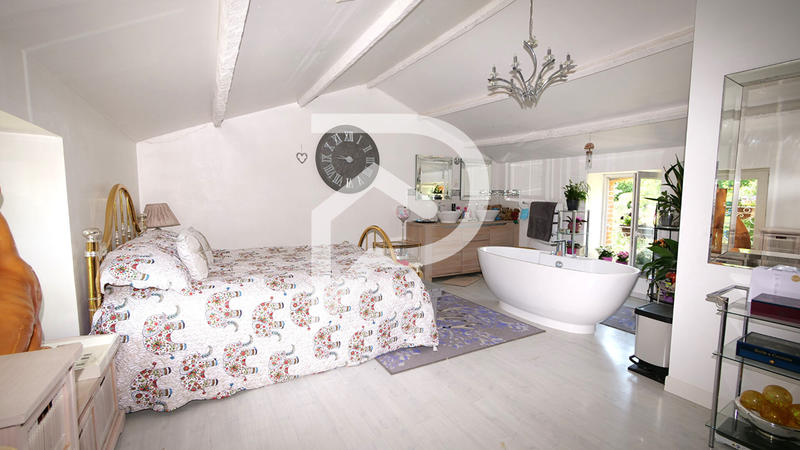 Maison - 229 m² - 7 pièces