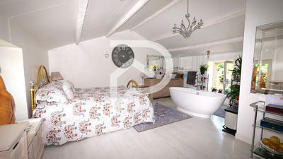 Maison - 229 m² - 7 pièces