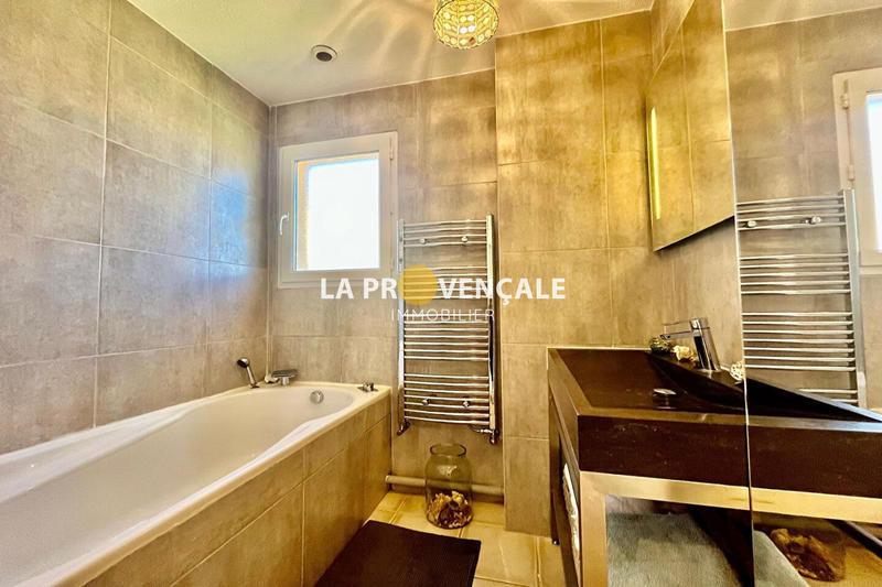 Maison - 98 m² - 4 pièces