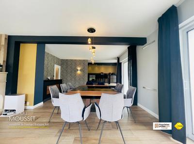 Maison - 285 m² - 8 pièces