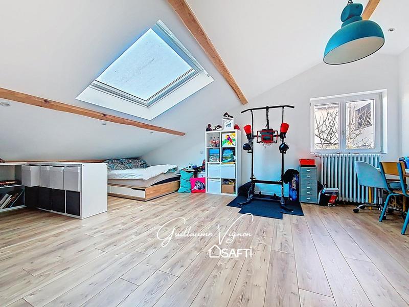 Maison - 185 m² - 6 pièces