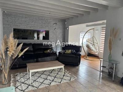 Maison - 247 m² - 8 pièces