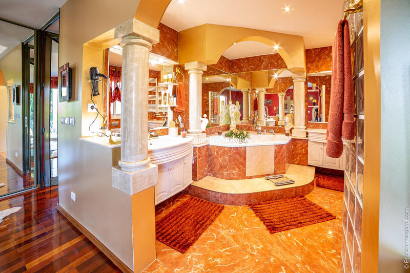 Maison contemporaine - 574 m² - 15 pièces