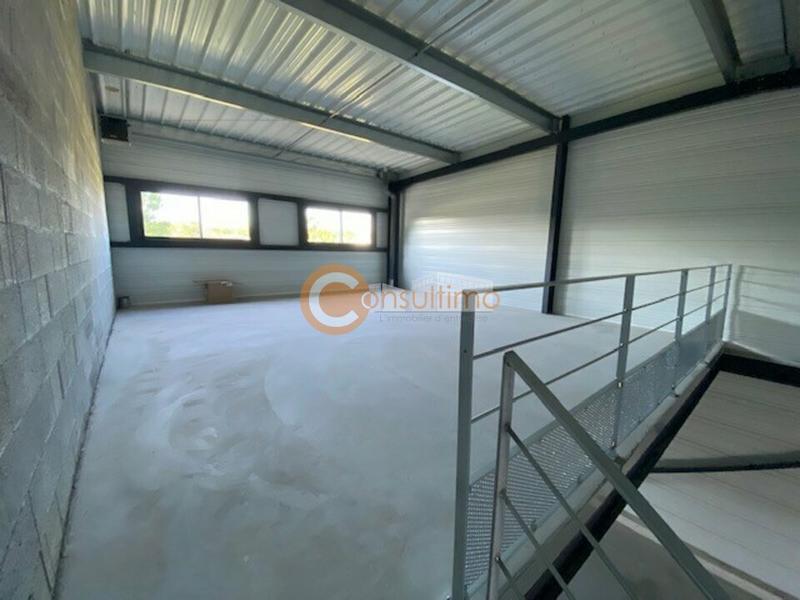 Local d'activité / Entrepôt - 140 m²
