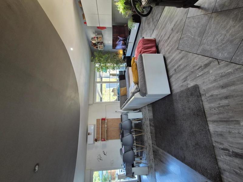 Maison - 230 m² - 7 pièces