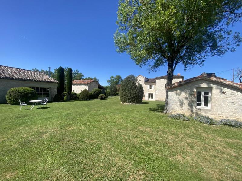 Propriété - 714 m² - 12 pièces