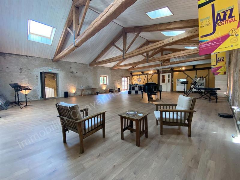 Maison - 360 m² - 8 pièces