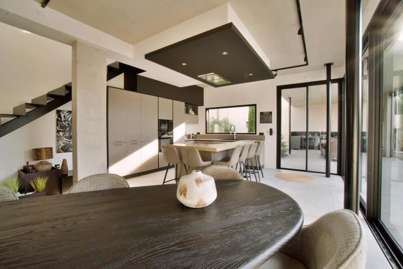 Maison - 250 m² - 7 pièces