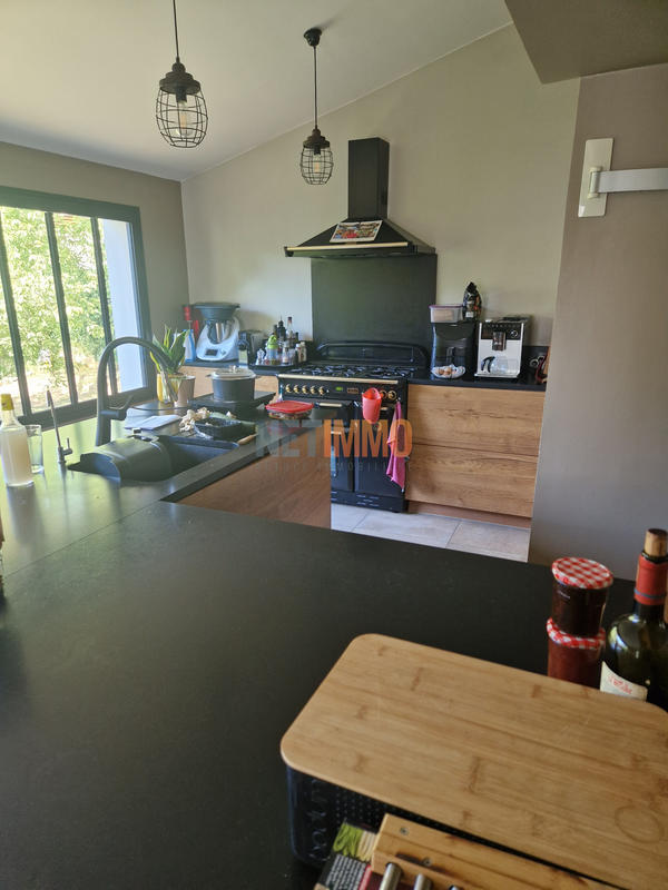 Propriété - 258 m² - 6 pièces