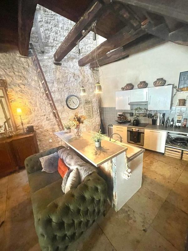 Maison - 280 m² - 8 pièces