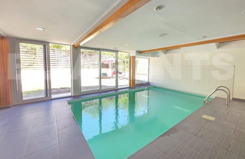 Maison - 240 m² - 6 pièces