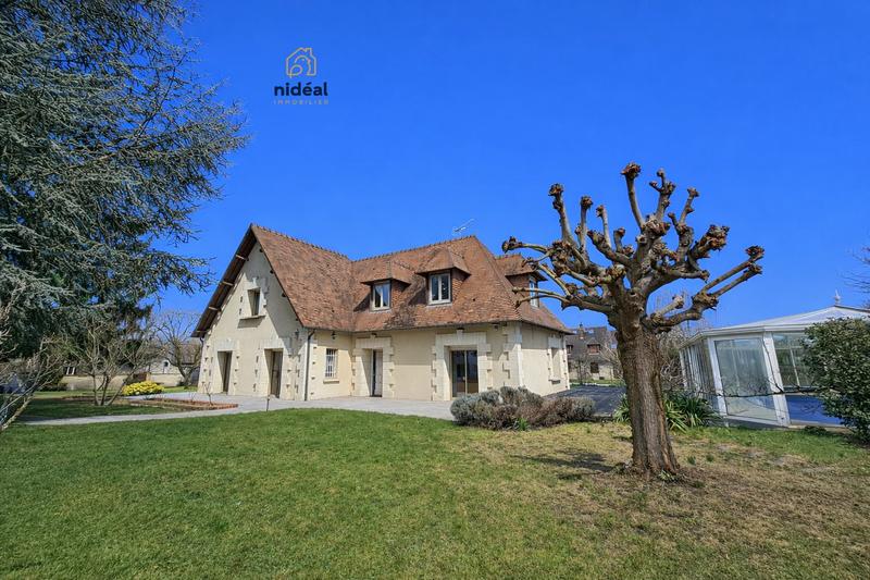 Maison - 201 m² - 7 pièces