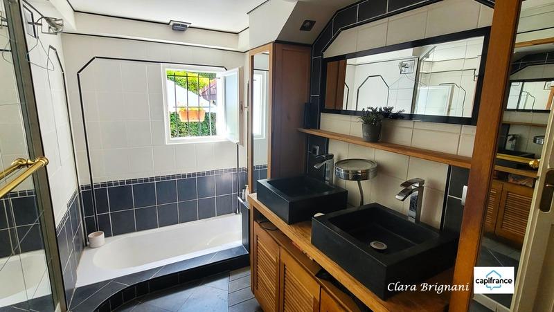 Maison de ville - 191 m² - 11 pièces