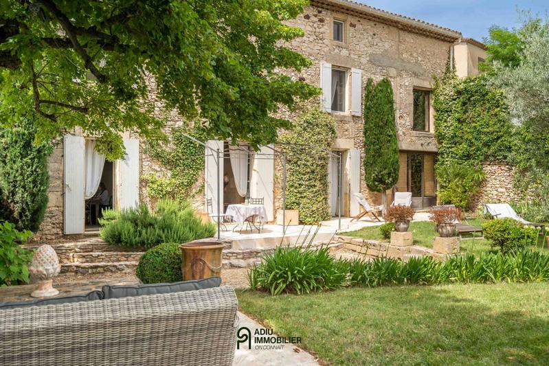 Mas - 300 m² - 7 pièces