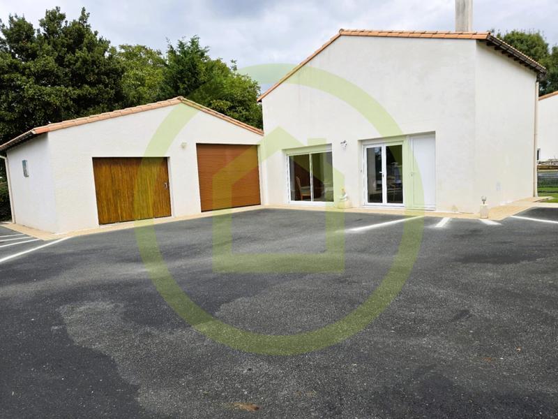 Maison - 232 m² - 9 pièces