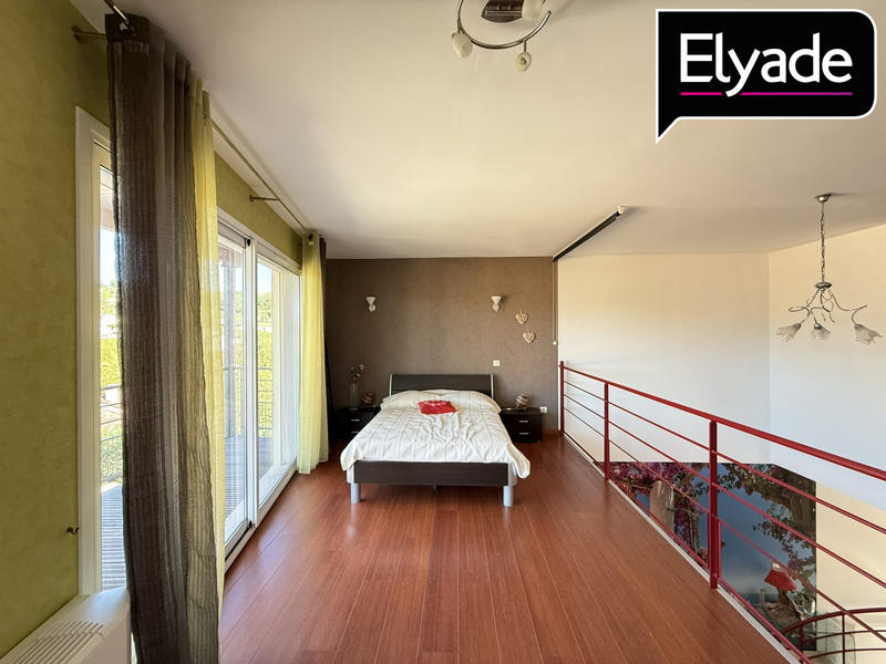 Maison - 255 m² - 4 pièces