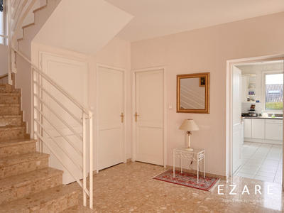 Maison - 207 m² - 7 pièces