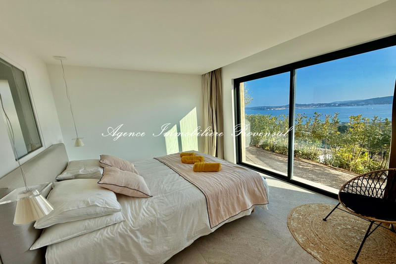 Maison contemporaine - 383 m² - 6 pièces