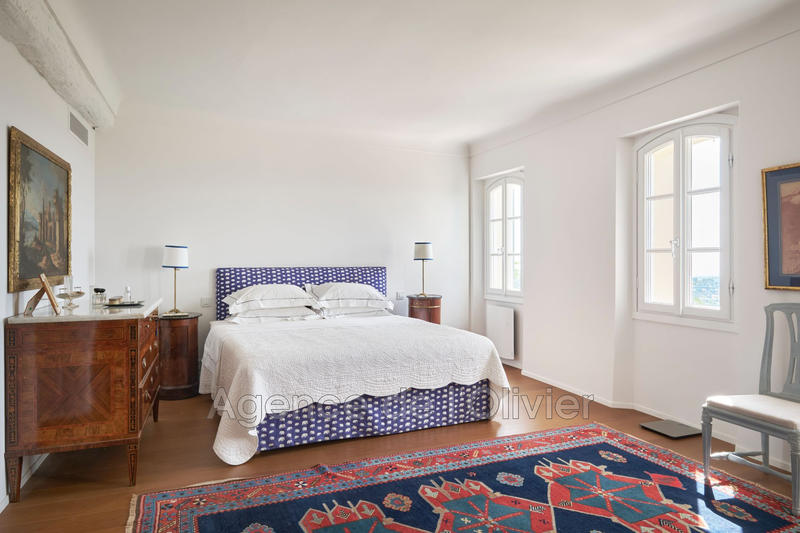 Maison - 451 m² - 13 pièces