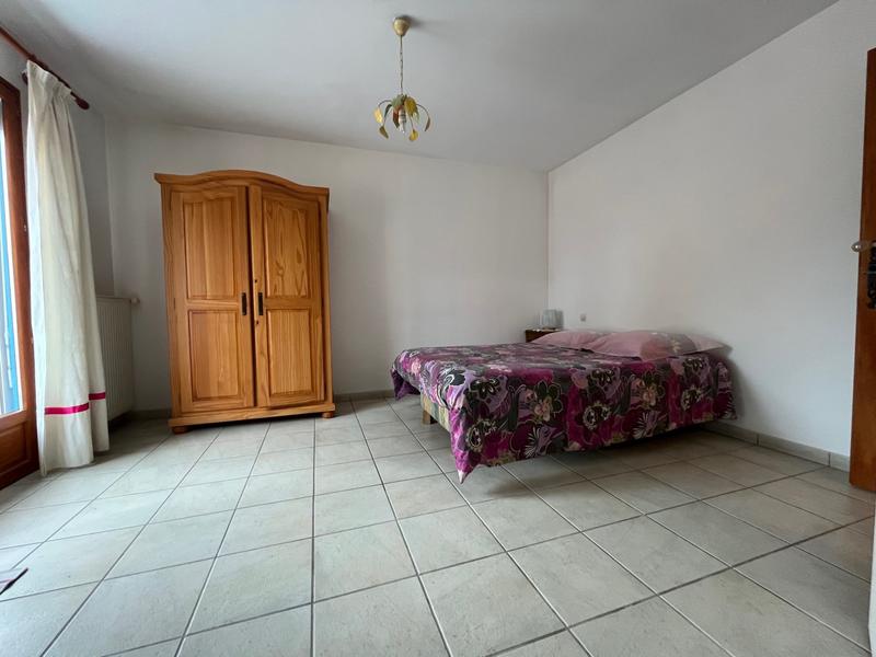 Maison traditionnelle - 233 m² - 9 pièces