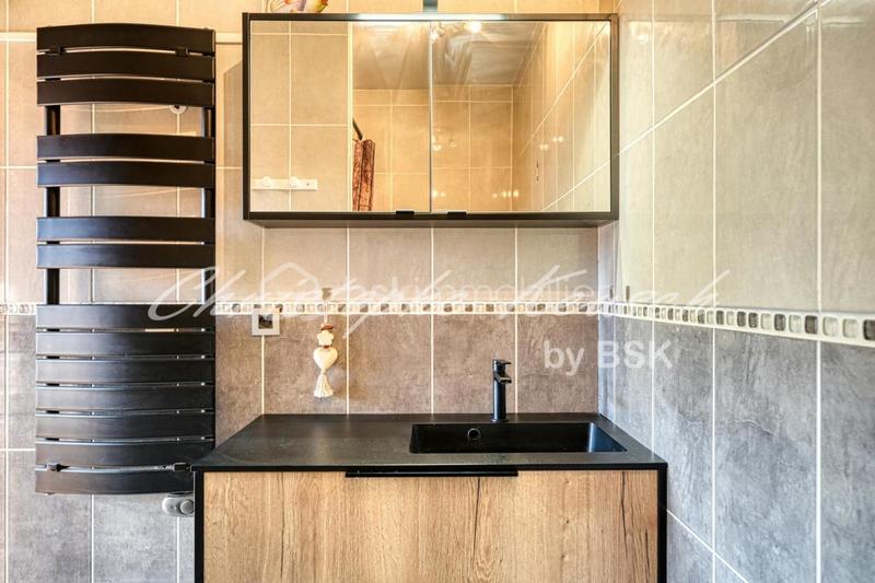 Maison - 180 m² - 7 pièces