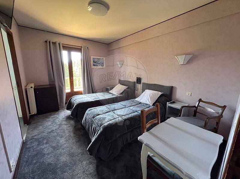 Appartement - 1 800 m² - 25 pièces