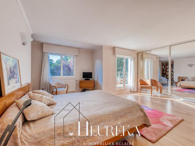 Maison - 320 m² - 8 pièces