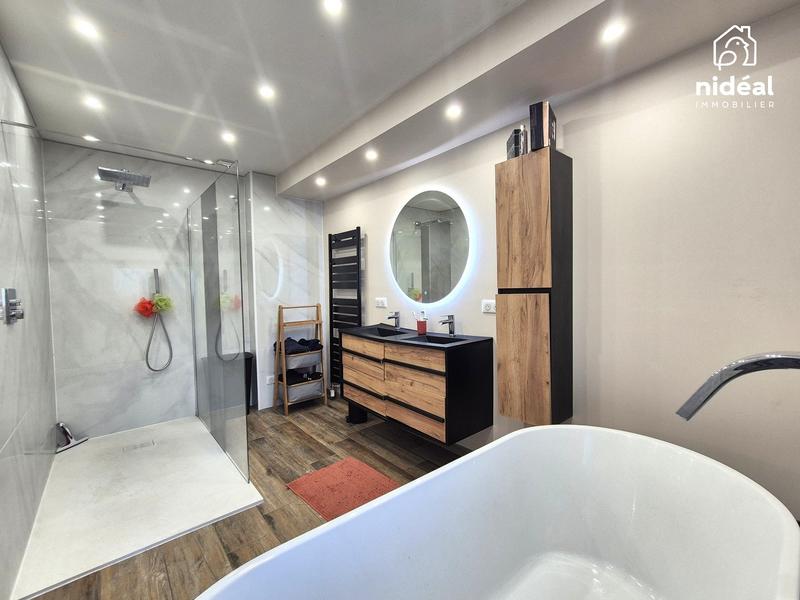 Maison - 99 m² - 4 pièces