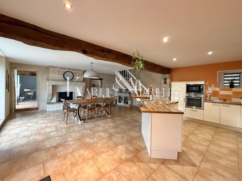 Maison - 210 m² - 6 pièces