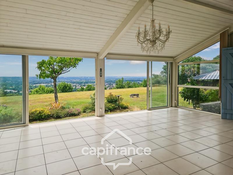 Maison - 235 m² - 7 pièces