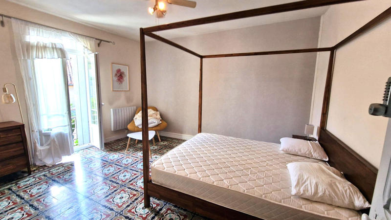 Maison - 240 m² - 7 pièces