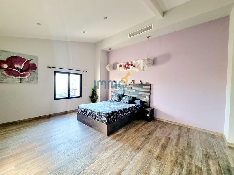 Maison - 257 m² - 10 pièces