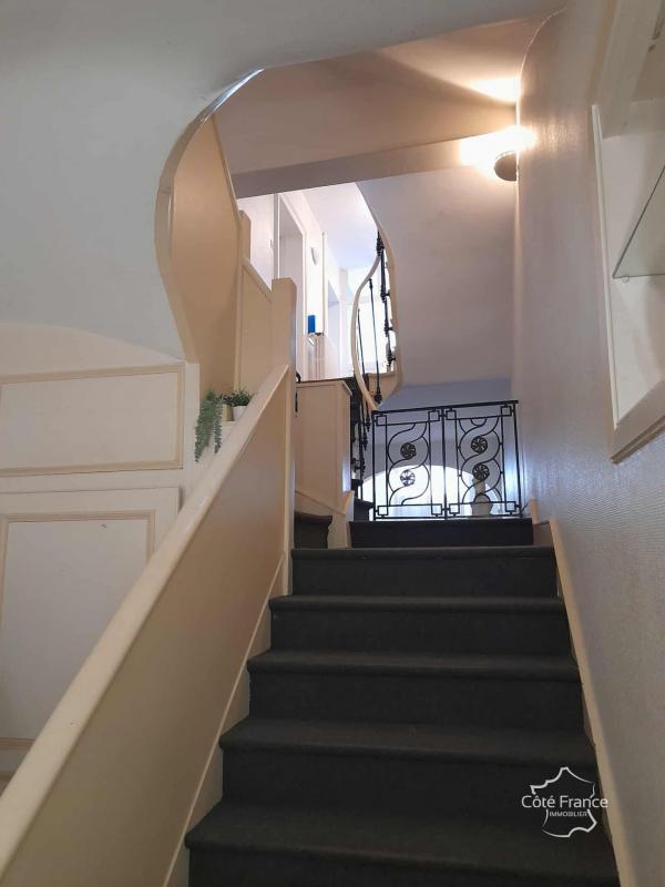 Propriété - 300 m² - 11 pièces