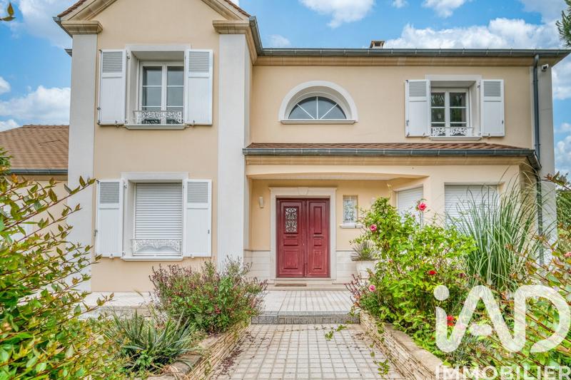 Maison - 300 m² - 7 pièces