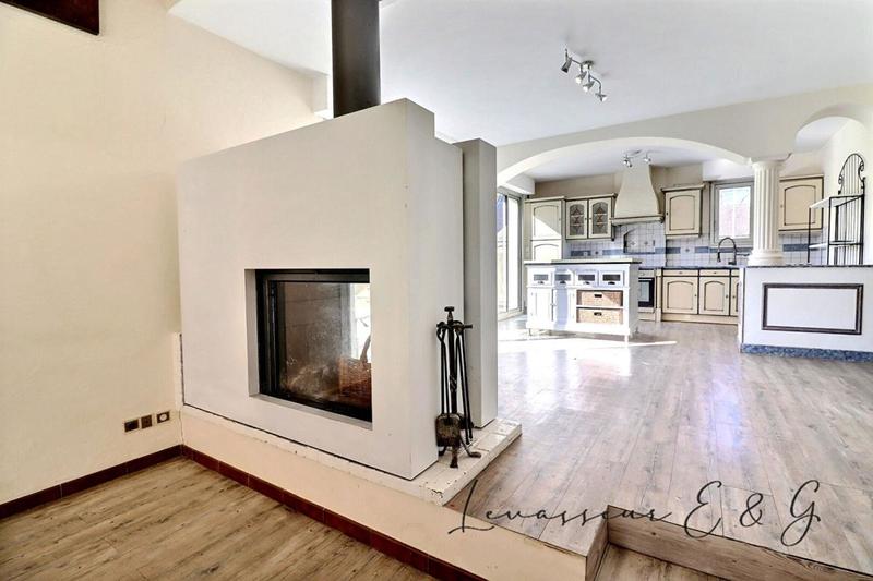 Maison - 161 m² - 7 pièces