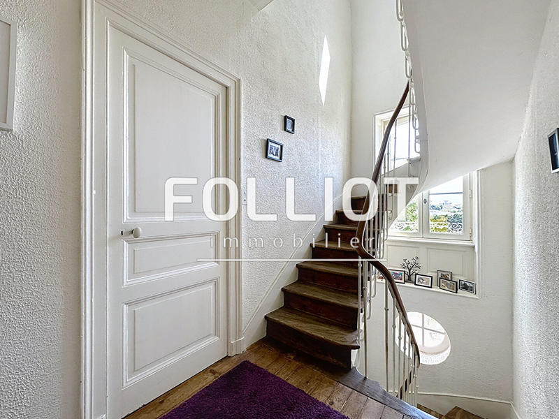 Maison - 200 m² - 9 pièces