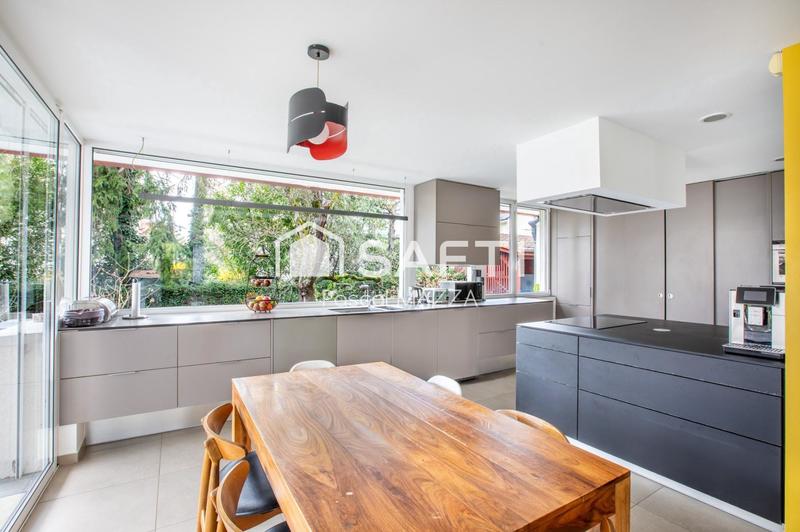 Villa - 220 m² - 7 pièces