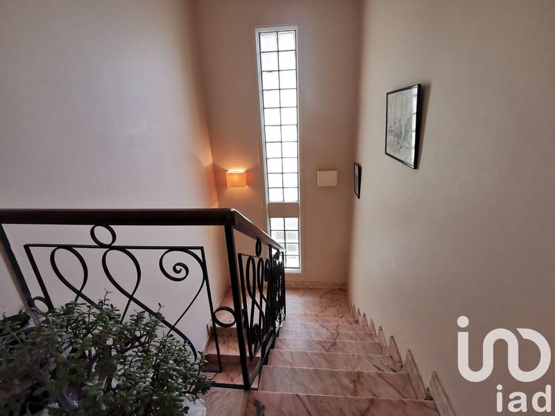 Maison - 221 m² - 7 pièces