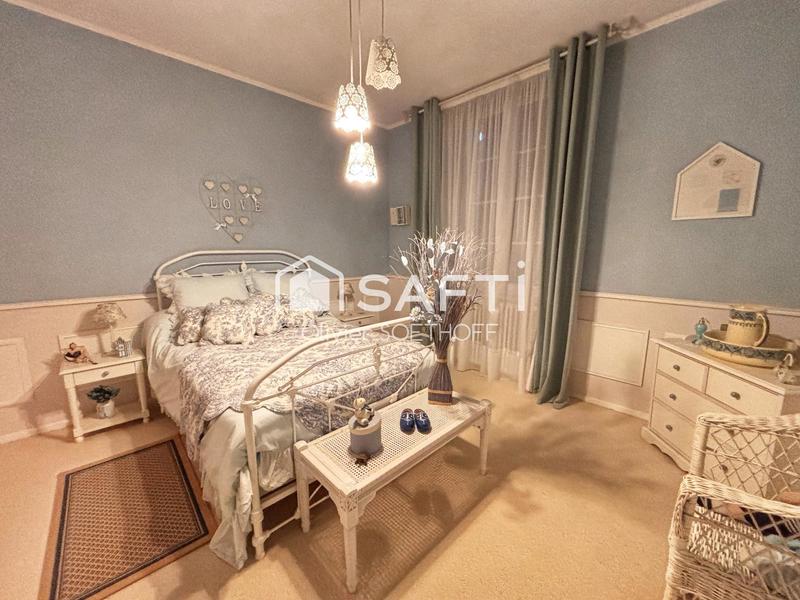 Maison - 210 m² - 6 pièces