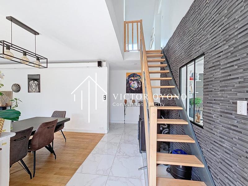 Maison - 250 m² - 9 pièces